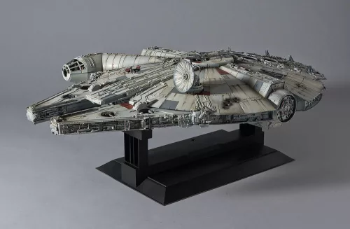 Revell Millennium Falcon Perfect Grade – 1:72 űrhajó makett