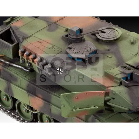 Revell Leopard 2 A6/A6M 1:72 harcjármű makett 03180R