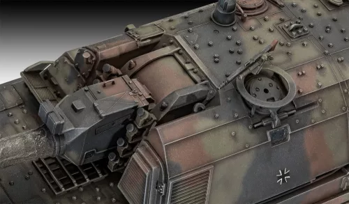 Revell Panzerhaubitze 2000 – 1:35 harcjármű makett