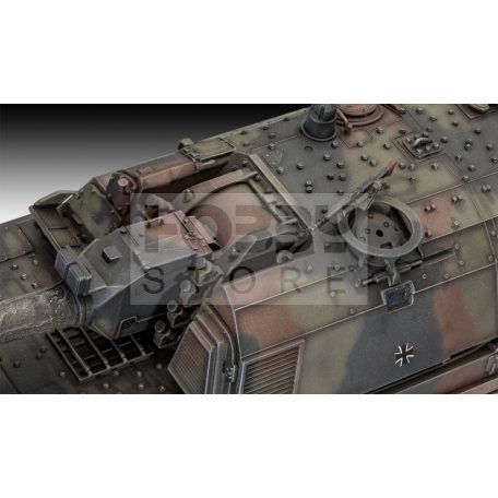 Revell Panzerhaubitze 2000 1:35 harcjármű makett 03279R