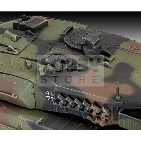 Revell Leopard 2A6/A6NL 1:35 harcjármű makett 03281R