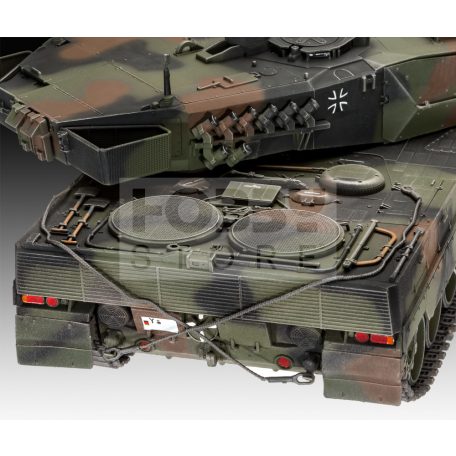 Revell Leopard 2A6/A6NL 1:35 harcjármű makett 03281R