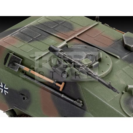 Revell Wiesel 2 LeFlaSys BF/UF 1:35 harcjármű makett 03336R