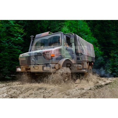 Revell Unimog 2T milgl 1:35 harcjármű makett 03337R