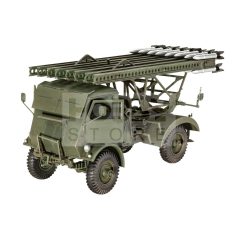 Revell BM-13-16 a WOT 8-on 1:35 harcjármű makett 03338R