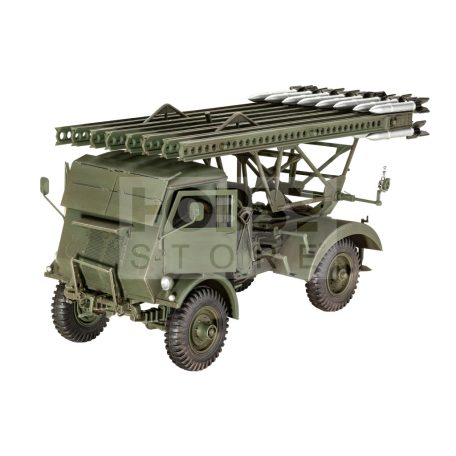 Revell BM-13-16 a WOT 8-on 1:35 harcjármű makett 03338R