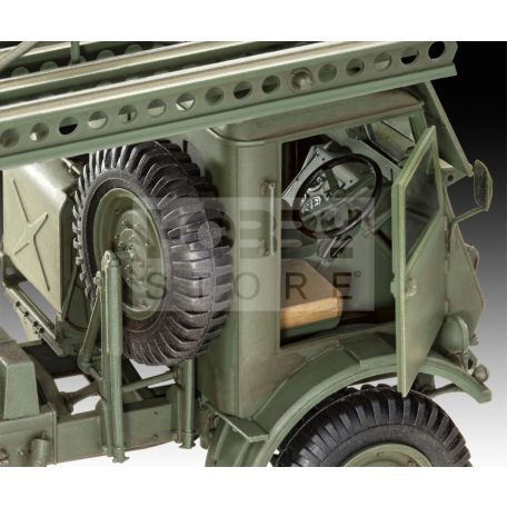 Revell BM-13-16 a WOT 8-on 1:35 harcjármű makett 03338R
