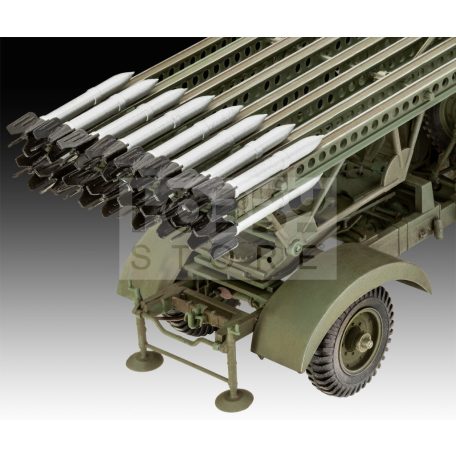 Revell BM-13-16 a WOT 8-on 1:35 harcjármű makett 03338R