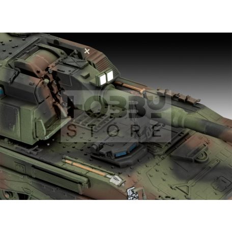 Revell Panzerhaubitze 2000 1:72 harcjármű makett 03347R