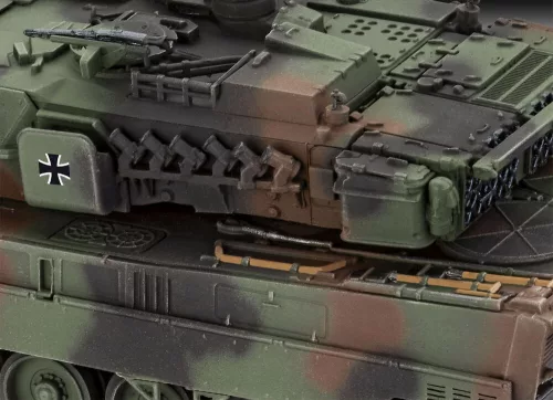Revell Leopard 2 A7V – 1:72 harckocsi makett