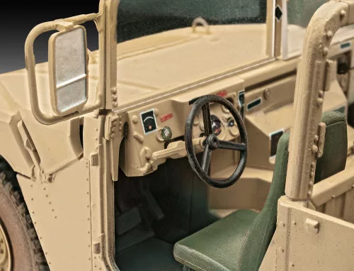 Revell HMMWV M1097A2 – 1:35 harcjármű makett