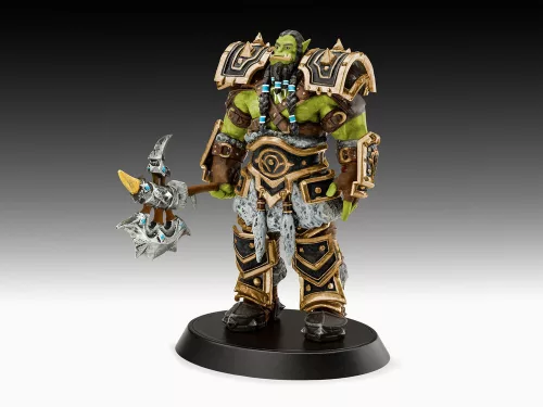 Revell World of Warcraft The Orc Thrall – 1:16 figura makett