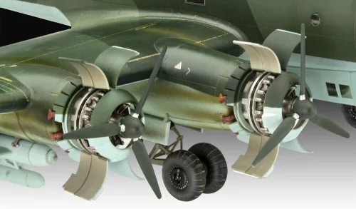 Revell Focke-Wulf Fw 200 C-5/C-8 Condor – 1:72 repülőgép makett