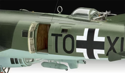 Revell Focke-Wulf Fw 200 C-5/C-8 Condor – 1:72 repülőgép makett