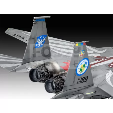 Revell F-15E Strike Eagle 1:72 repülő makett 03841R