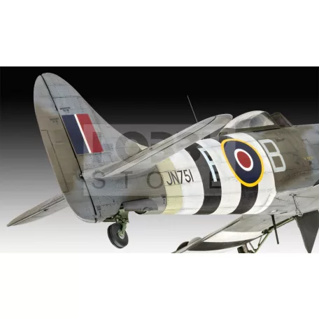 Revell Hawker Tempest V 1:32 repülő makett 03851R
