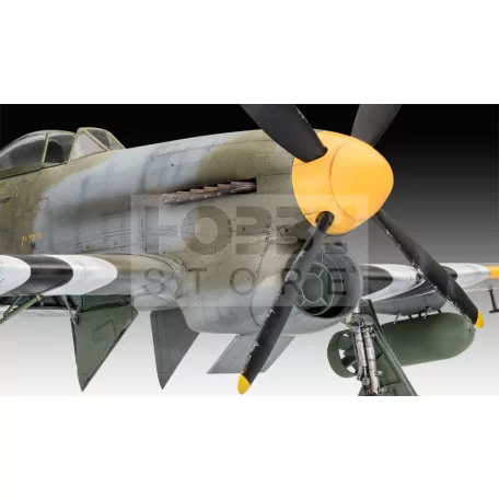 Revell Hawker Tempest V 1:32 repülő makett 03851R