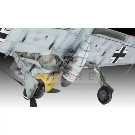 Revell Fw190 A-8 Sturmbock 1:32 repülő makett 03874R
