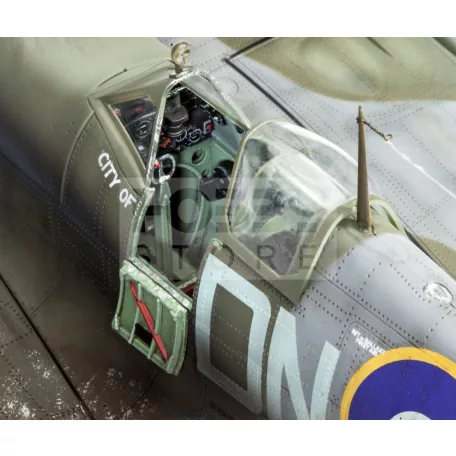 Revell Spitfire Mk.IXC 1:32 repülő makett 03927R