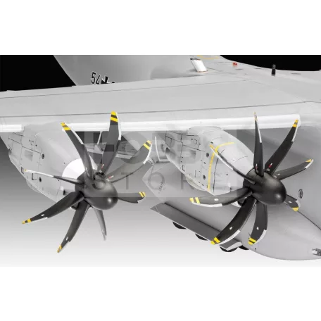 Revell Airbus A400M Luftwaffe 1:72 repülő makett 03929R