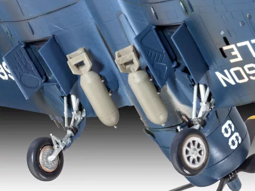 Revell F4U-4 Corsair – 1:72 repülőgép makett