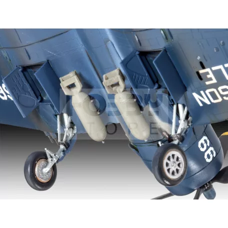 Revell F4U-4 Corsair 1:72 repülő makett 03955R