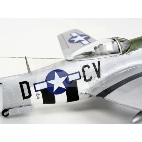 Revell - P-51D Mustang 1:72 repülő makett 04148R