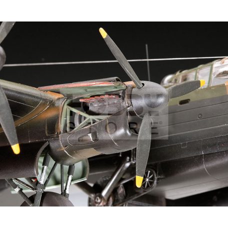 Revell - Lancaster B.III 'Dambusters' 1:72 repülő makett 04295R