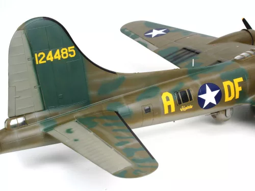 Revell B-17F Memphis Belle – 1:48 repülőgép makett