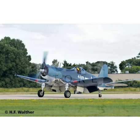 Revell - Vought F4U-1A Corsair 1:32 repülő makett 04781R