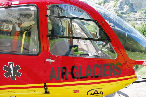 Revell EC135 AIR-GLACIERS – 1:72 helikopter makett