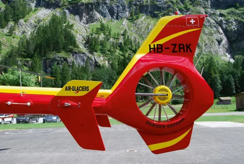 Revell EC135 AIR-GLACIERS – 1:72 helikopter makett
