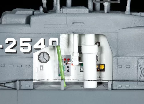 Revell German Submarine Type XXI U 2540 with Interior – 1:144 tengeralattjáró makett