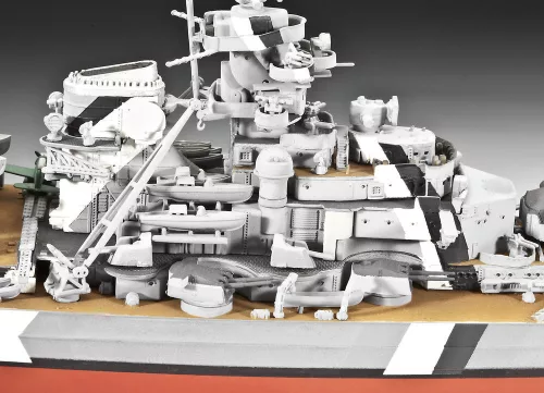 Revell Battleship Bismarck – 1:700 hadihajó makett