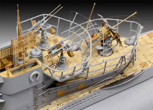 Revell German Submarine Type VII C/41 – 1:72 tengeralattjáró makett