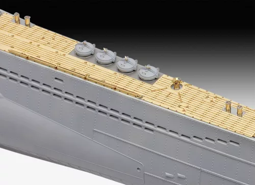Revell German Submarine Type VII C/41 – 1:72 tengeralattjáró makett