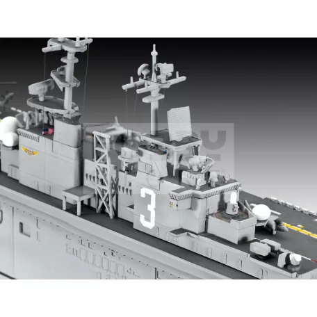 Revell Assault Carrier USS WASP CLASS 1:700 hajó makett 05178R