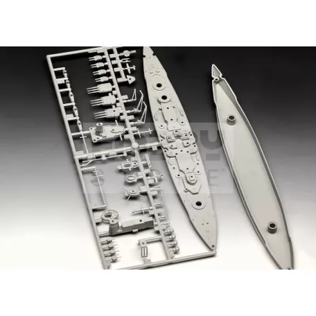 Revell Battleship Gneisenau 1:1200 hajó makett 05181R