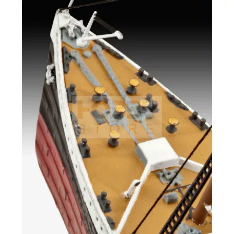 Revell - R.M.S. Titanic 1:700 hajó makett 05210R