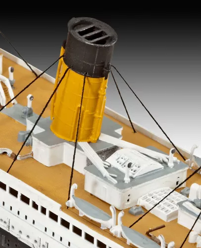 Revell R.M.S. Titanic – 1:700 hajó makett
