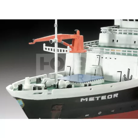 Revell German Research Vessel Meteor 1:300 hajó makett 05218R