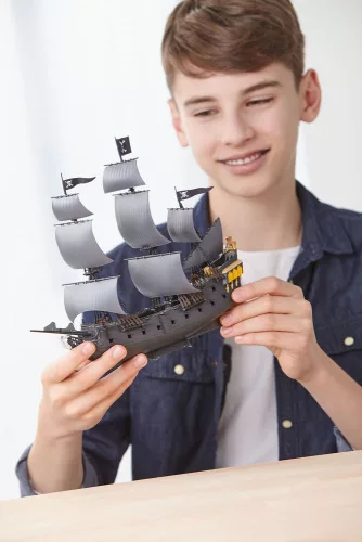 Revell Black Pearl – 1:150 vitorláshajó makett