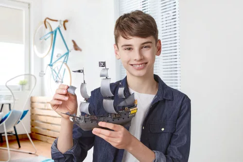 Revell Black Pearl – 1:150 vitorláshajó makett