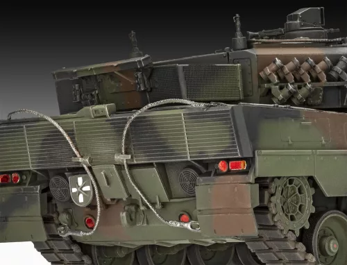 Revell Gift Set 70 Years Bundeswehr: Leopard 2 A6A2 (Exclusive Edition) – 1:35 harckocsi makett