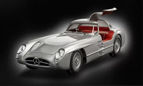 Revell Gift Set Mercedes-Benz 300 SLR (70th Anniversary) – 1:24 versenyautó makett