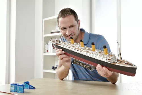 Revell Gift Set R.M.S. Titanic (100th Anniversary) – 1:400 hajó makett
