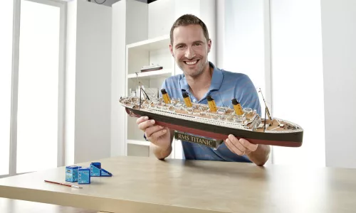 Revell Gift Set R.M.S. Titanic (100th Anniversary) – 1:400 hajó makett