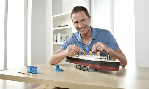 Revell Gift Set R.M.S. Titanic (100th Anniversary) – 1:400 hajó makett