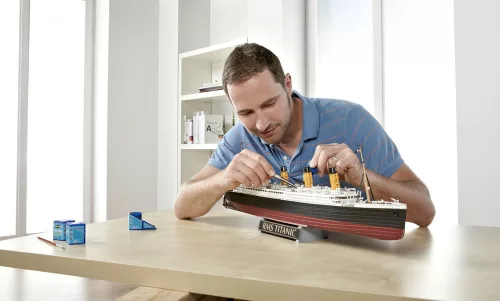 Revell Gift Set R.M.S. Titanic (100th Anniversary) – 1:400 hajó makett