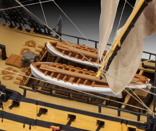 Revell Gift Set HMS Victory (Battle of Trafalgar) – 1:225 vitorláshajó makett